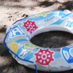 浮き輪に使う空気入れがない時の簡単で手早く空気を入れる方法