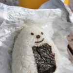 おにぎりの米粒や海苔がアルミホイルにくっつく原因と予防法を解説！