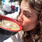 ご飯を食べるときに髪の毛を結ぶのは賛否両論？それぞれの意見