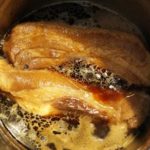 豚の角煮を作ったけど照りが出ない…どうすれば色濃くつやつやになる？