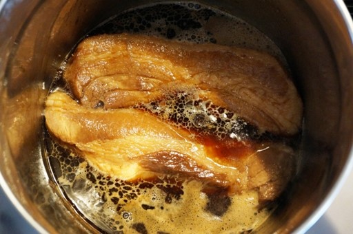 豚の角煮を作ったけど照りが出ない…どうすれば色濃くつやつやになる？