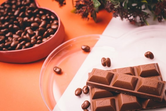 製菓用チョコレートと板チョコの違いは何？